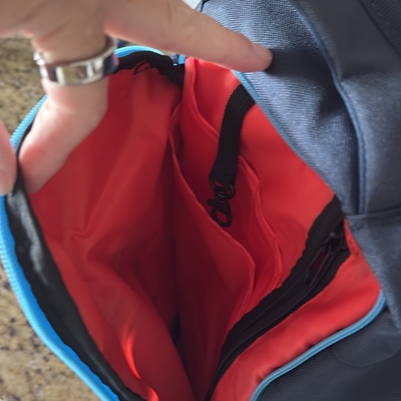 Disney D23 Sling bag - Picture 5 of 8